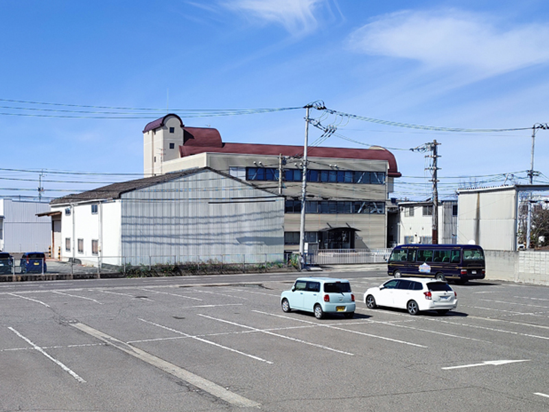 無料平面駐車場　完備