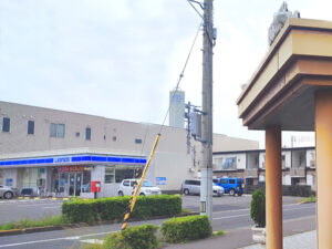 コンビニエンスストア すぐ隣