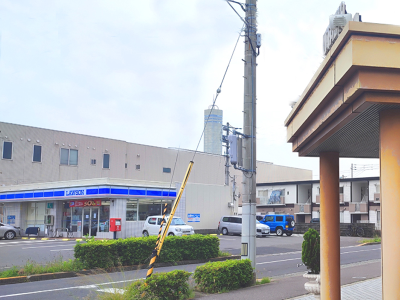 コンビニエンスストア すぐ隣